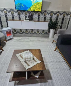 ميز بلازمه مع طبله وسطيه 150  زوليه ب60 قياس 3 في 4
