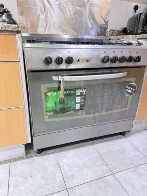 للبيع طباخ بحالة جيدة