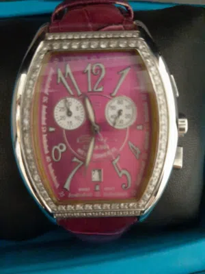 ساعة نسائية فخمة جديده مرصعة بالألماس ماركه عالميه