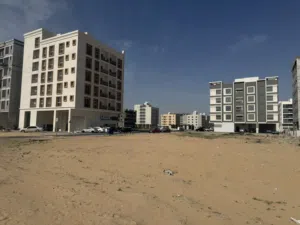 للبيع العاجل ارض تجارى سكني G+6 زاويه علي شارع وسكه