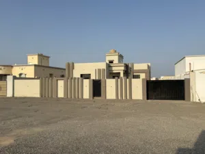 منزل للبيع في صحم مجز والمرفع والصحمي والحويل وحفيت ومخيليف مع إمكانية تسديد القروض الشخصية.