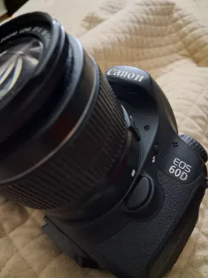 كانون 60 D مع عدستها
