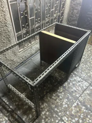 ميز حديد للمبرده