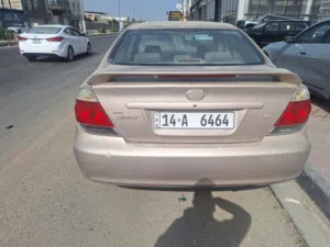 تويوتا كامري 2005 مع الرقم
