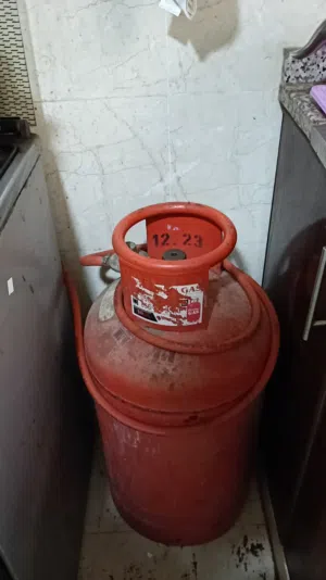 جرة غاز للبيع نصف ممتلئه