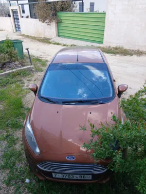 سيارة فورد فيستا 2013 جير عادي فحص نظيف فرش جلد