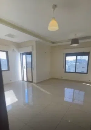 شقة للبيع بالبنيات 170م بحالة ممتازة و بسعر مناسب جدا جنوبية مشمسة و مطلة من جميع الجهات