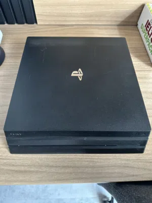 PlayStation 4 Pro - Great condition - Amman - Barley used