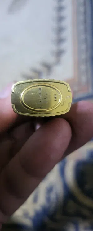 يوجد مجموعة قداحة فرنسي سويسري