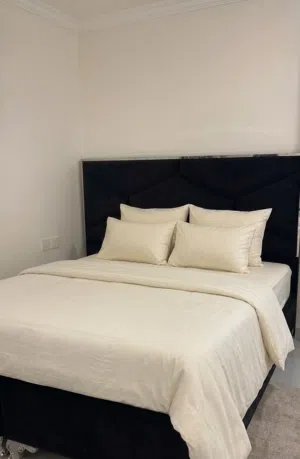 سرير مع المرتبه /king size bed with mattress