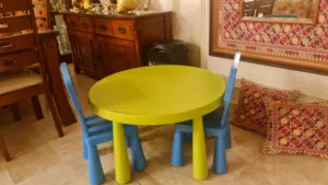 طاولة للطفال لون اخضر من ايكيا
