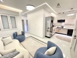 شقة بالاتاث تشطيب حديث للبيع في السراج طريق الأسلاك