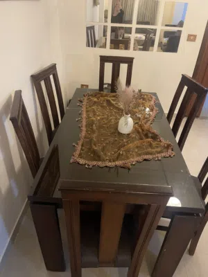 طاولة سفرة مع 6 كراسي للبيع