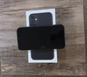 Apple iPhone 11 128 GB in Kuwait City