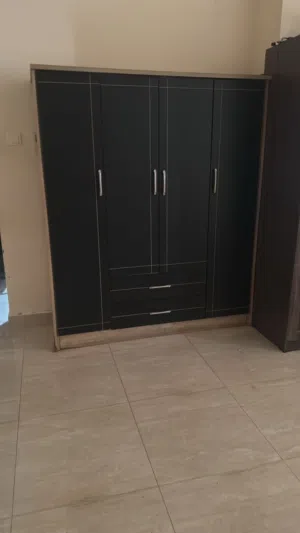 للبيع غرفه نوم كامله و سراير مفرده