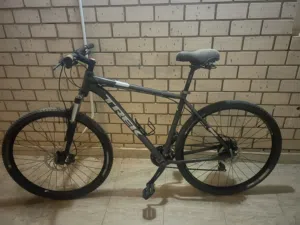 دراجة هوائية (trek marlin 6 )
