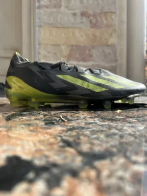 جوتي كرة قدم مستعمل