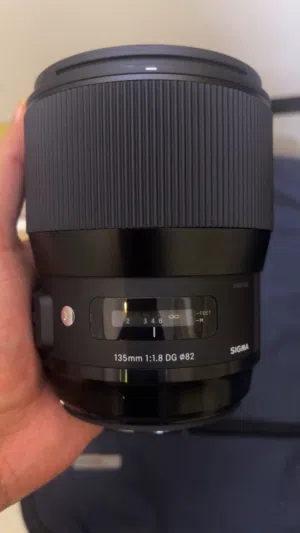 عدسة سيغما 135mm 1:1.8 DG Ø82