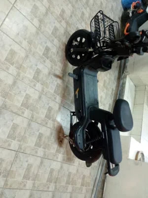 سكوتر للبيع نضيفة ب90 دينار