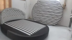 سرير كبير للبيع جميل ولنيق  مكون من 2 مرتبه