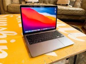 MacBook Pro M1 tuch  bar excellent condition