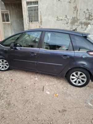 سيارة ستروين c4 2012  للبيع بسعر مغري جدا