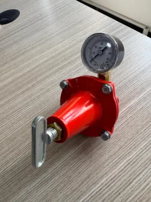 Gas Regulator 12-18KG 3 bar  with press gauge منظم غاز 12-18 كجم مع مقياس ضغط مع سياب للتجارة