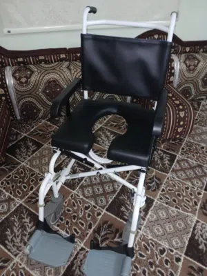 وعاء جمع النفايات حجم 18 4عجلات صغيرة كرسي متحرك لم تستخدم
