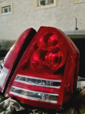 chrysler 300c 2008 taillight / مصباح خلفي لسيارة كرايسلر 300 سي موديل 2008