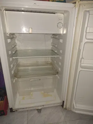 ثلاجة   صغيرة