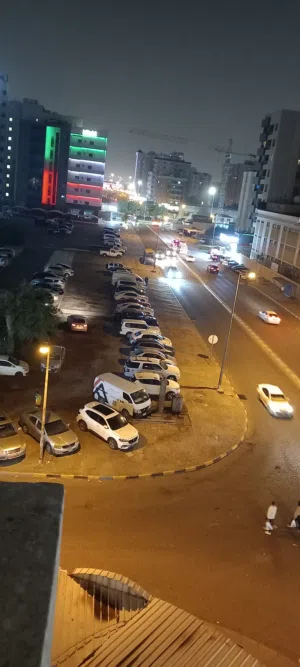 مطلوب شخص علي خلق  لمشاركه  سكن