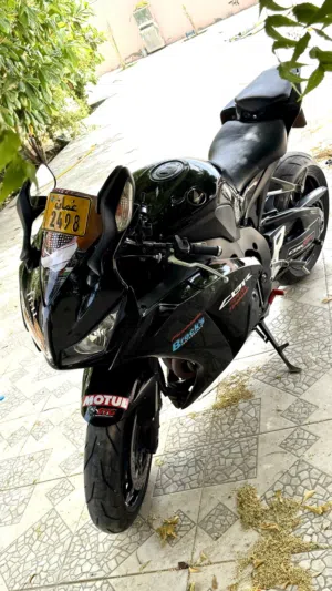CBR 1000 للبيع