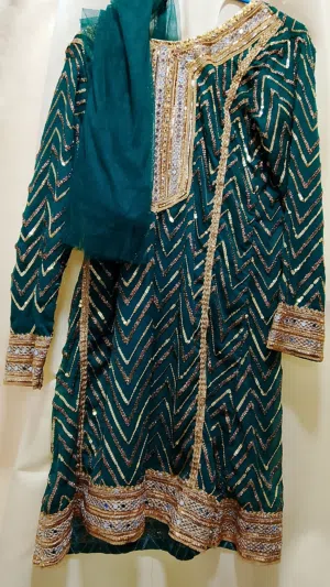 ملبوس مره وحده فقط اريد ابيعه مستعجل الي يريد