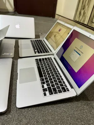 ماك بوك اير 2017 i5 رام 8GB SSD نظيف