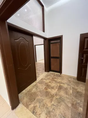300 m2 More than 6 bedrooms Villa for Rent in Benghazi Al-Rahba