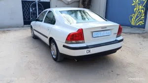فولفو s60 الون الابيض