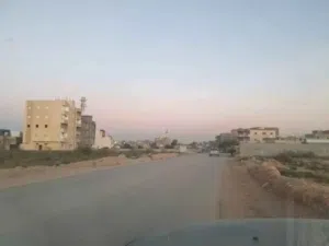 فرصة عقارية مميزة  قطعة أرض للبيع في موقع استراتيجي جدًا بالقرب من سيمافرو طريق المطار