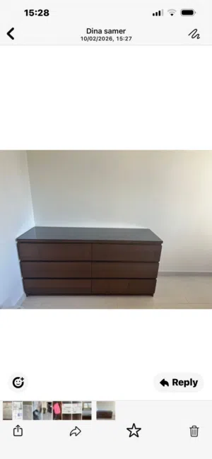 غرفة نوم مكونه من تخت وعدد 2 كومودينا وجوارير كما في الصوره وبدون فرشه