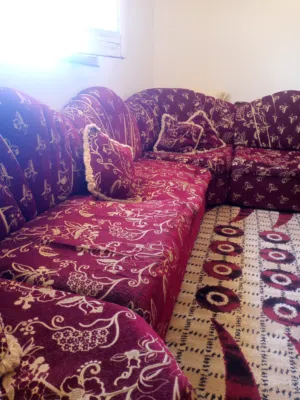 صالون للبيع