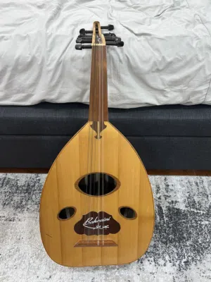 آلة عود للبيع بحالة ممتازة صناعة بحرينية Oud musical instrument for sale