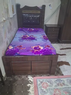 غرفة نوم شبابية او للأطفال + طاولة سفرة اربع كراسي + طاولة انتيك مع كرسيين + مساند