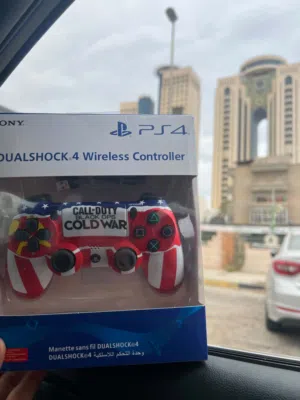 يدين بلايستيشن 4ps ي بلااش40بس