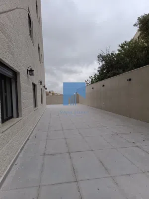 شقة أرضية فاخرة للبيع في خلدا - قرب هيئة الإتصالات الخاصة 225م مع ترسات 300م تشطيب سوبر ديلوكس
