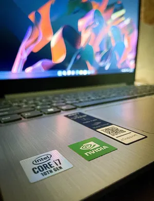 Lenovo . Windows . 15.6"0