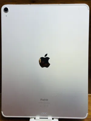 iPad Air 13-inch M2 256GB cellular + wifi battery health 99 % three month under warranty .
