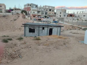 ارض مع بيت عظم جاهز للتشطيب