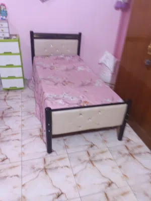 سرير مستعمل لبيع