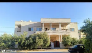 منزل مميز طابقين  حجري اربع شقق واجهتين