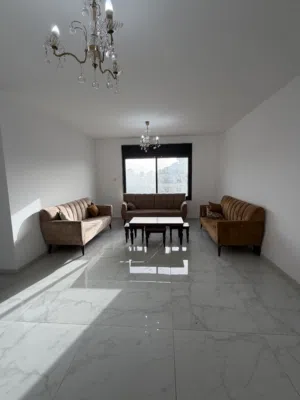 للإيجار شقة فاخرة جديدة — الطيرة، خلف جازمين