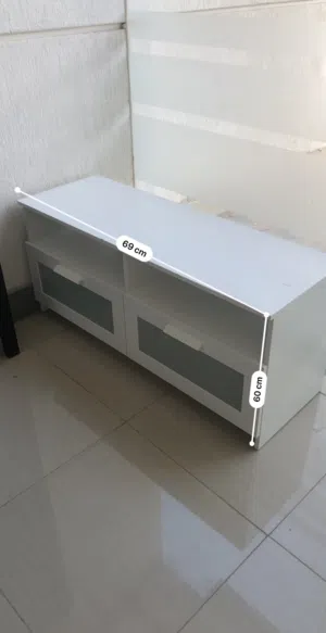 Tv cabinet for sale very good condition خزانة تلفزيون للبيع في حالة جيدة جدا